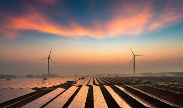 Eoliennes et panneaux solaires photovoltaïques