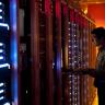 Technicien dans un data center