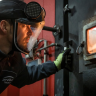 technicien devant chaudière