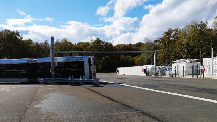 Photo d'un bus à haut niveau de service 100 % urbain à rouler à l'hydrogène - Crédit Groupe ENGIE